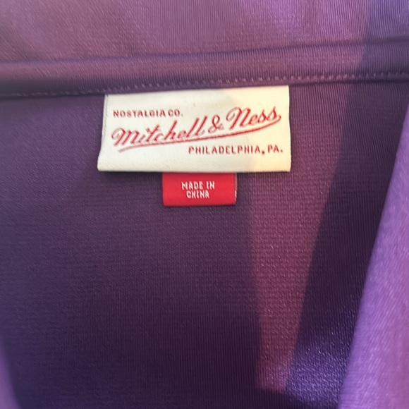 Authentic Kareem Abdul-Jabbar Mitchell and Ness Shooting Shirt - Picture 5 of 6